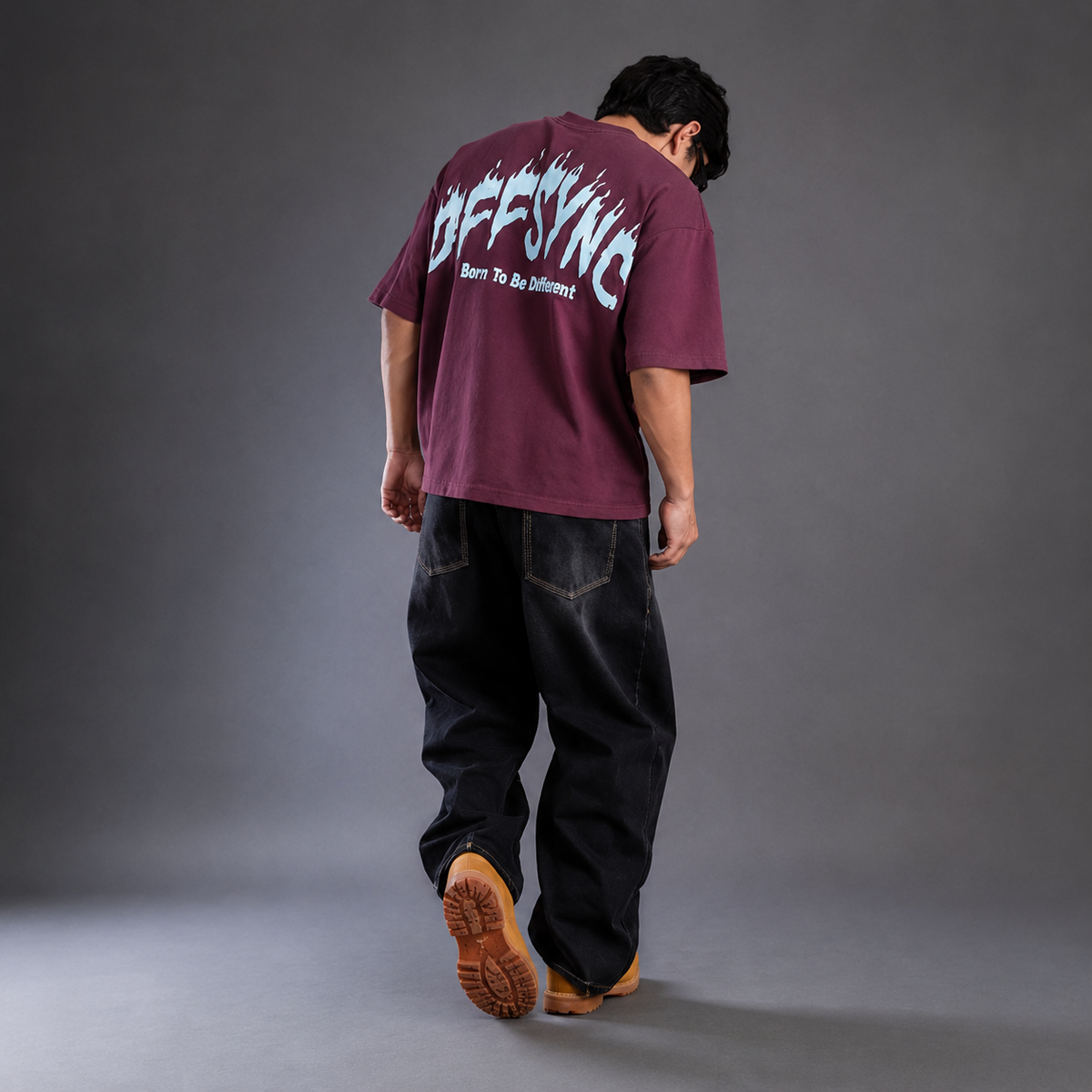 BORN TO BE DIFFERENT OVERSIZED T-SHIRT