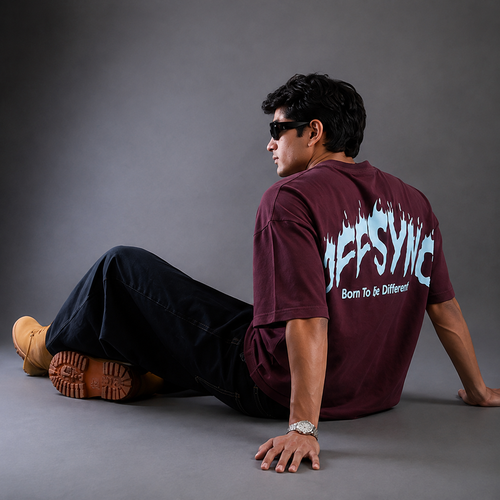 BORN TO BE DIFFERENT OVERSIZED T-SHIRT